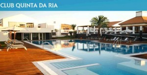 Vollpension. Abwechslungsreiche Buffets, Kaffeespezialitäten zum Frühstück, Langschläferfrühstück, Snack-to-go- Station, Bistro-Line und Mitternachtssnack. Tischwein, Bier und im Buffetbereich angebotene Softdrinks sowie Filterkaffee und Tee zu den Hauptmahlzeiten inklusive.